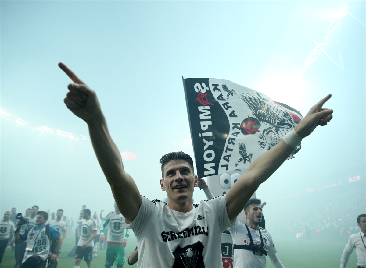 Mario Gomez kararını açıkladı